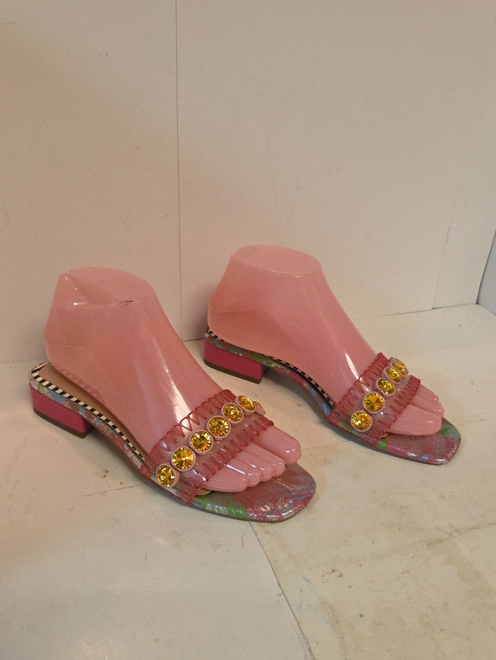 Betsey Johnson Nelly Embellished Detail Slides Sandals Size 7.